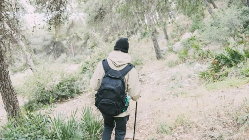 Un hombre murió al caer al vacío mientras hacía trekking con su pareja 