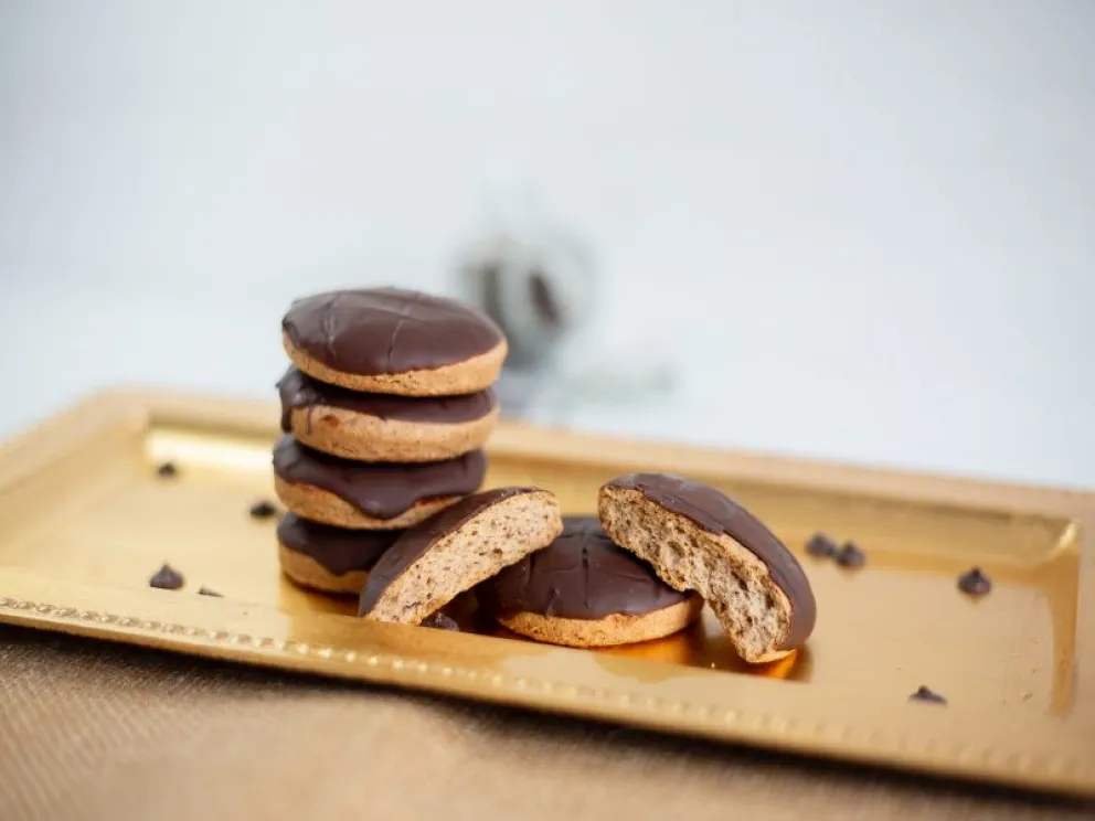 Una delicia para la tarde: galletitas integrales de miel y chocolate 