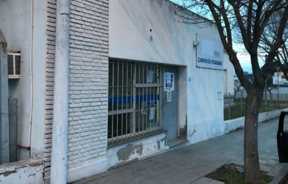 El personal de la empresa trabajó hasta restablecer el servicio. 