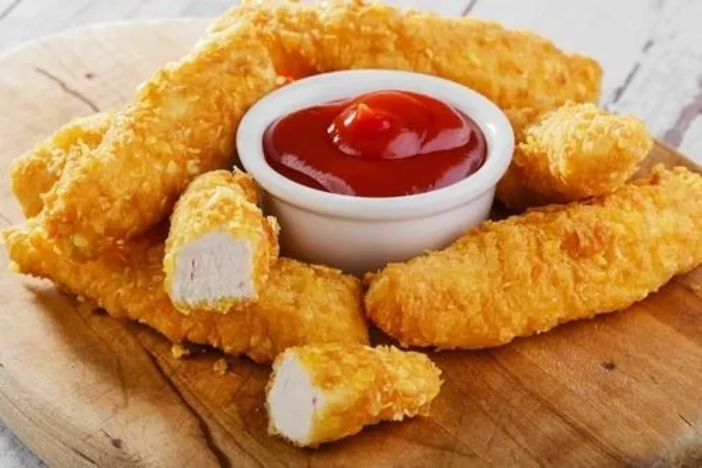 ¡Aprende a hacerlos!: deliciosos bastones de pollo con un toque de parmesano