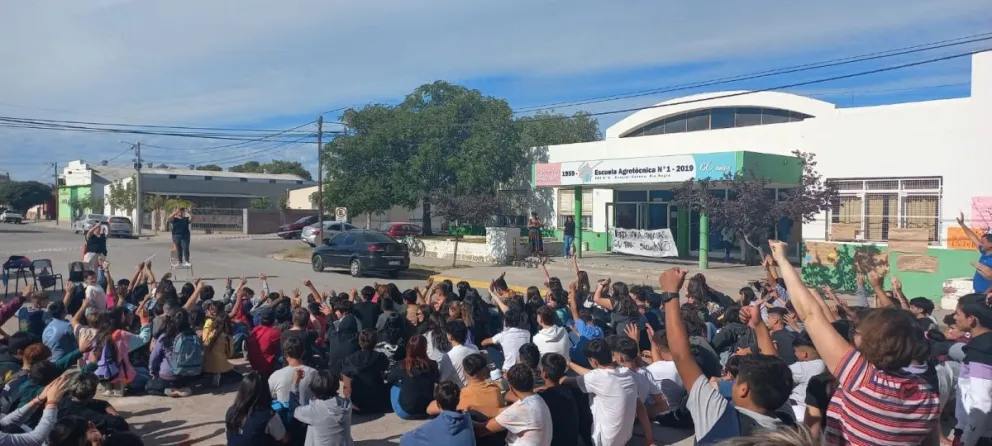 Hombre armado en una escuela: "Como papás sentimos vulnerada la seguridad de los chicos" 