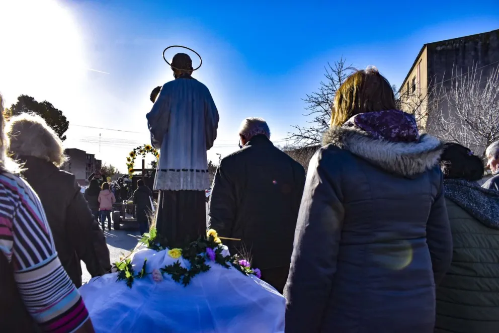 San Cayetano presente en su capilla y en la calle.