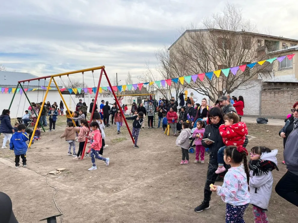 La juventud de JSRN anduvo por los barrios celebrando el Día de las Infancias