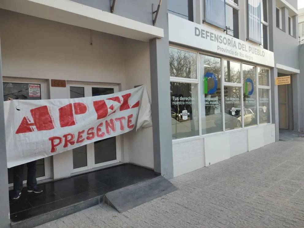 Trabajadores de la Defensoría del Pueblo en estado de alerta y movilización 