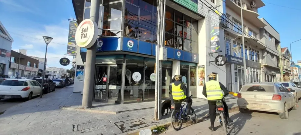 Robo en la heladería Sei Tu: en pleno amanecer, un delincuente se hizo de una importante suma de dinero 