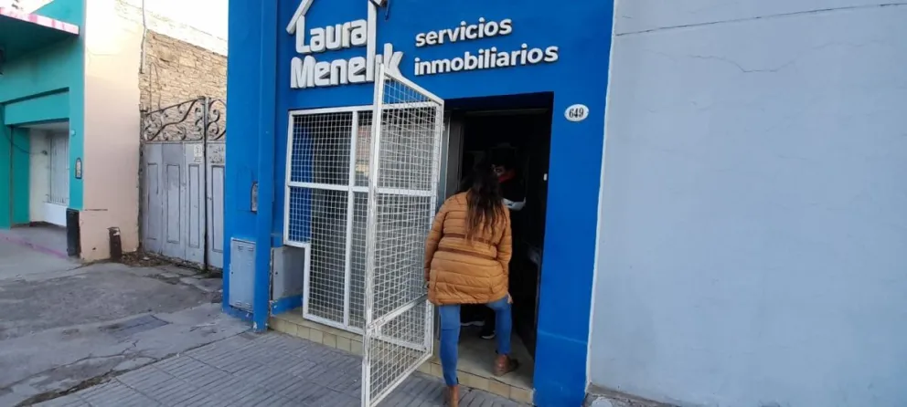"Me dieron vuelta la oficina": otra vez robaron en la inmobiliaria Menelik y su dueña está devastada