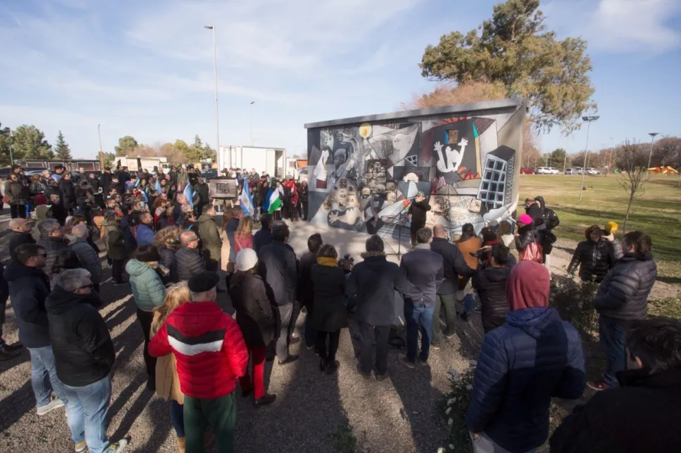 Inauguraron el "Espacio de la Humanidad y la Memoria", con el mural del Guernica