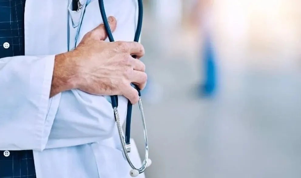 Terrible: médico de 82 años fue detenido por abusar de una paciente de 68 en su consultorio