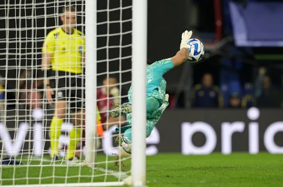¡“Gigante” Romero!: Boca sufrió más de la cuenta pero se metió en cuartos de final