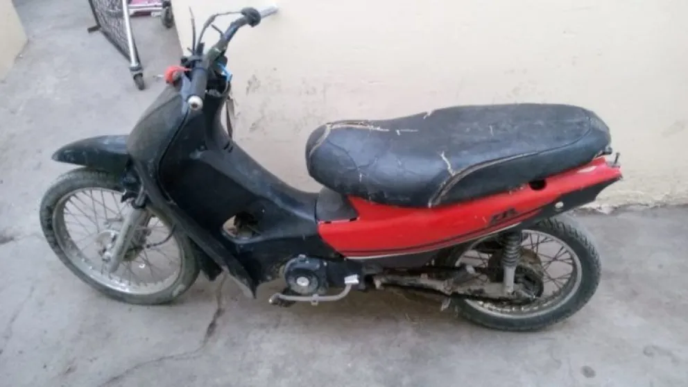 Policías recuperaron una moto con pedido de captura luego de una escena cinematográfica en el Inalauquen 