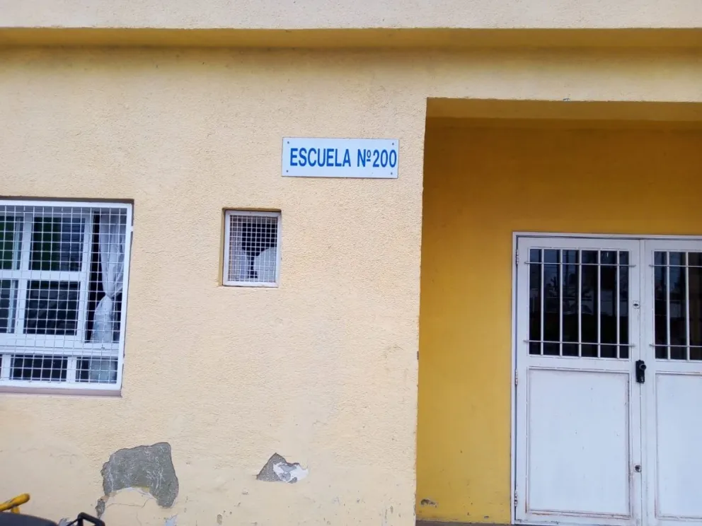 Tres veces le arruinaron el auto a integrantes del cuerpo directivo de la escuela 200