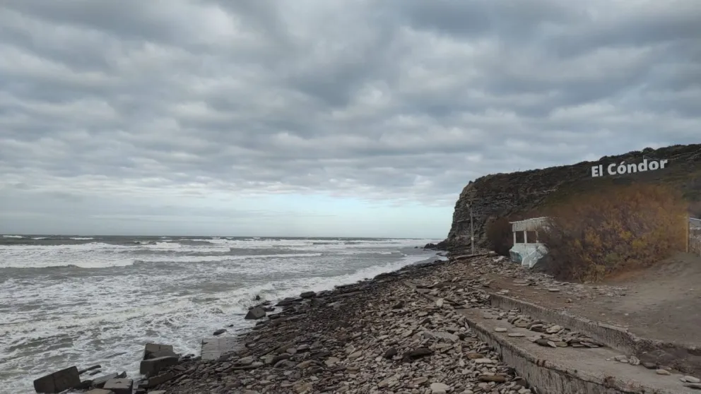 Impacto del temporal de viento en la costanera de El Cóndor
