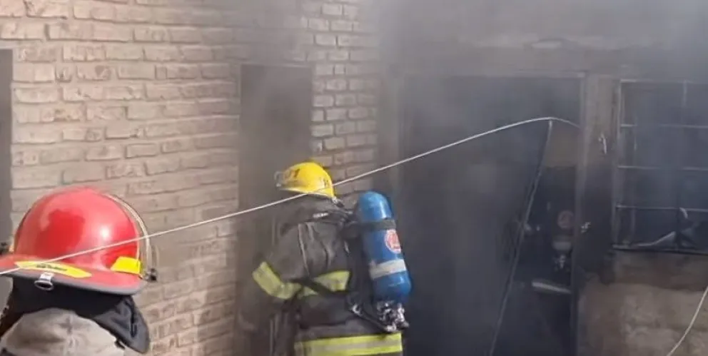 Bomberos Voluntarios apagaron un principio de incendio en calle San Juan 