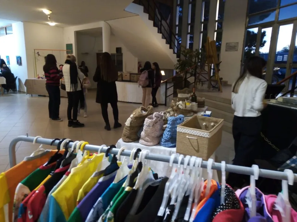 Niñez de merenderos agradecida: organizaron una feria para tenderles una mano