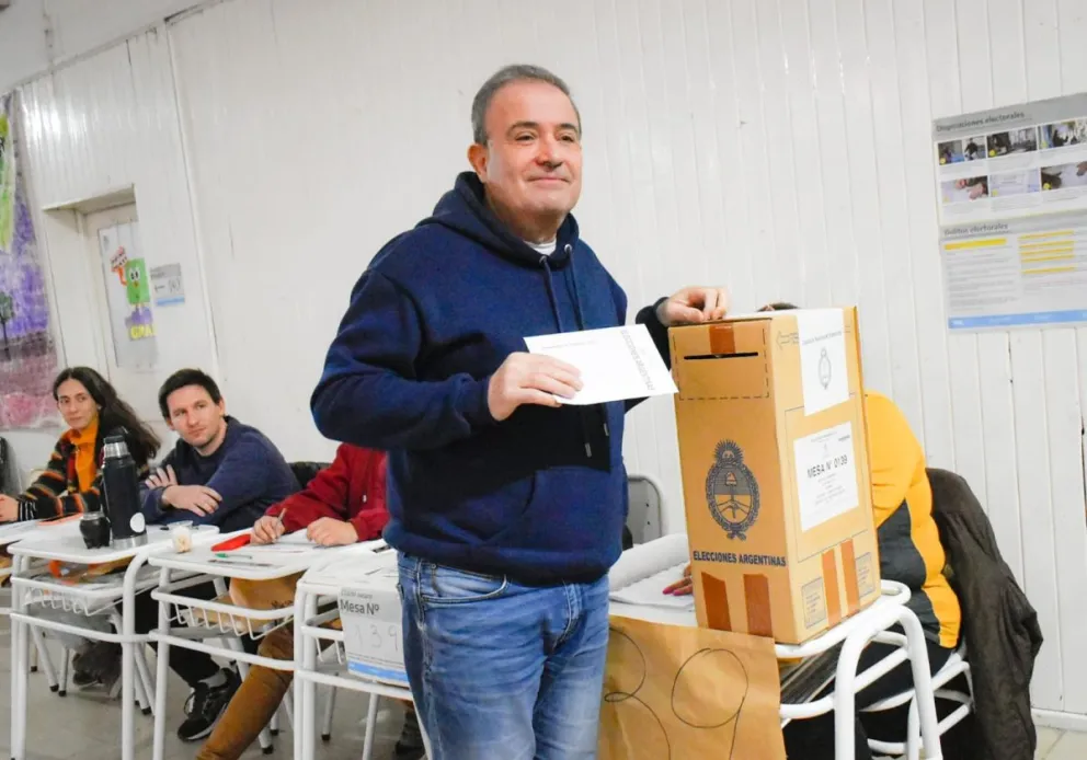 Votó Pesatti y aseguró que la jornada se lleva a cabo en paz