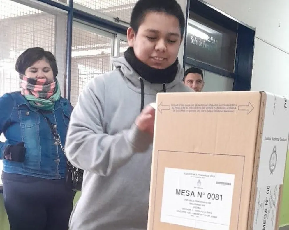 El espíritu adolescente también concurrió a las urnas en Viedma