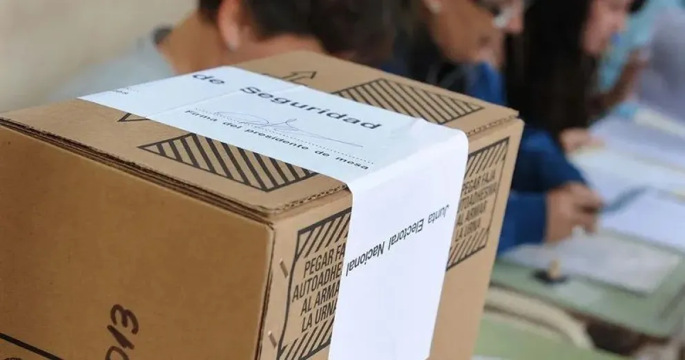 Aconsejan comprar ahora porque el lunes el dólar oficial será más alto y todo más caro