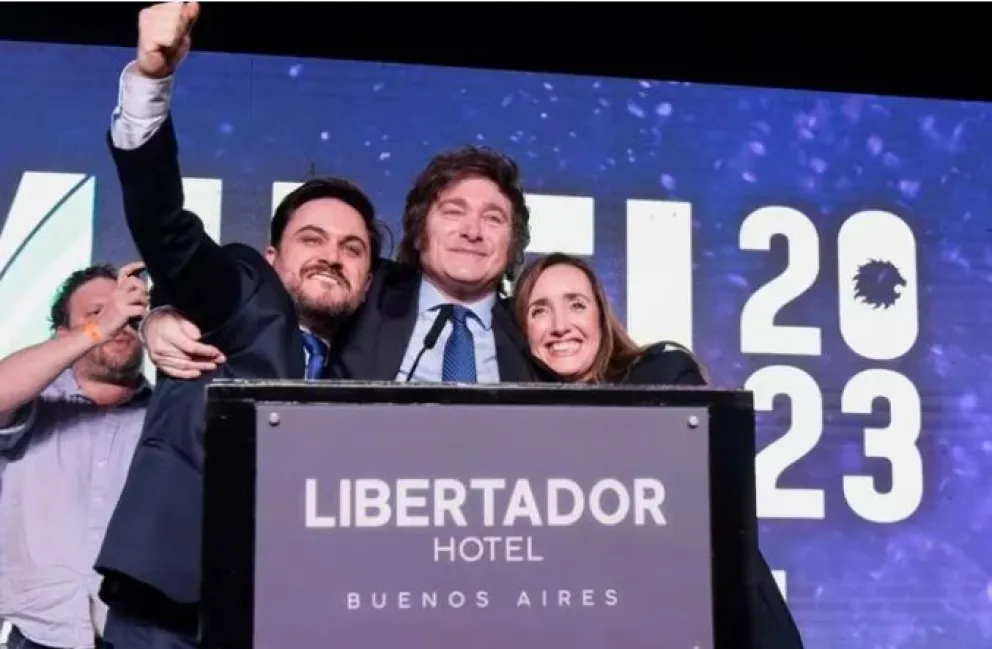 Dolarización, privatizaciones, portación de armas, y otras propuestas de Javier Milei