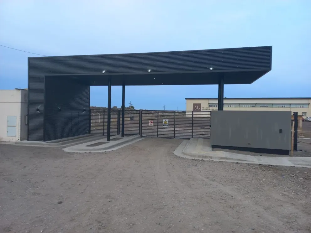 Estrena pórtico en la Sede Atlántica y pone en vidriera el crecimiento en obras