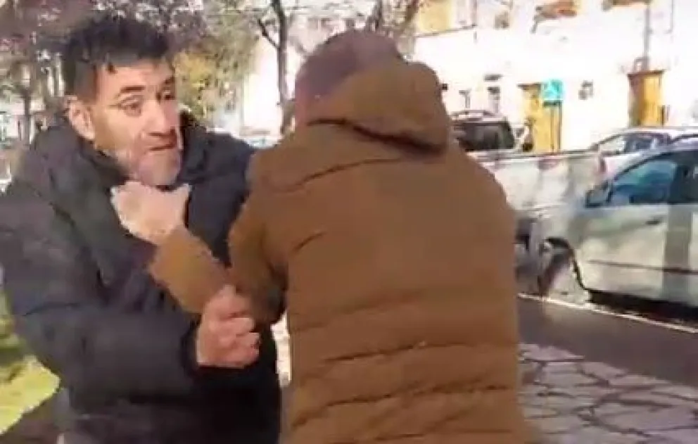 "Trasmití que te voy a cagar a piñas": terrible pelea entre un referente de los policías y un retirado
