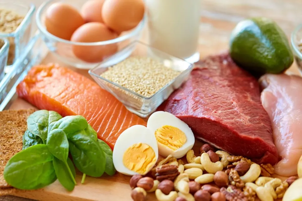 Los beneficios y riesgos de la fiebre de la proteína en nuestra dieta 