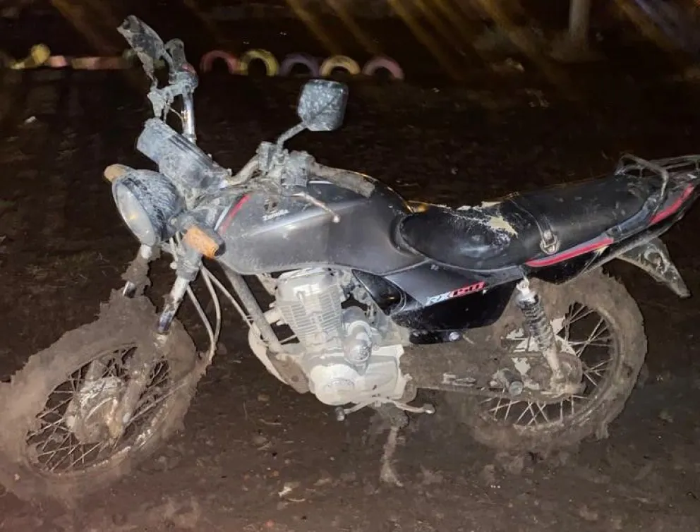 Robaron una moto en el Santa Clara, la llevaron de tiro hasta el Loteo y fueron deschavados