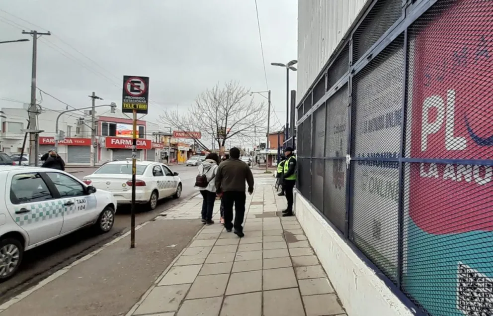 Ya se observan los refuerzos preventivos en los supermercados de Viedma