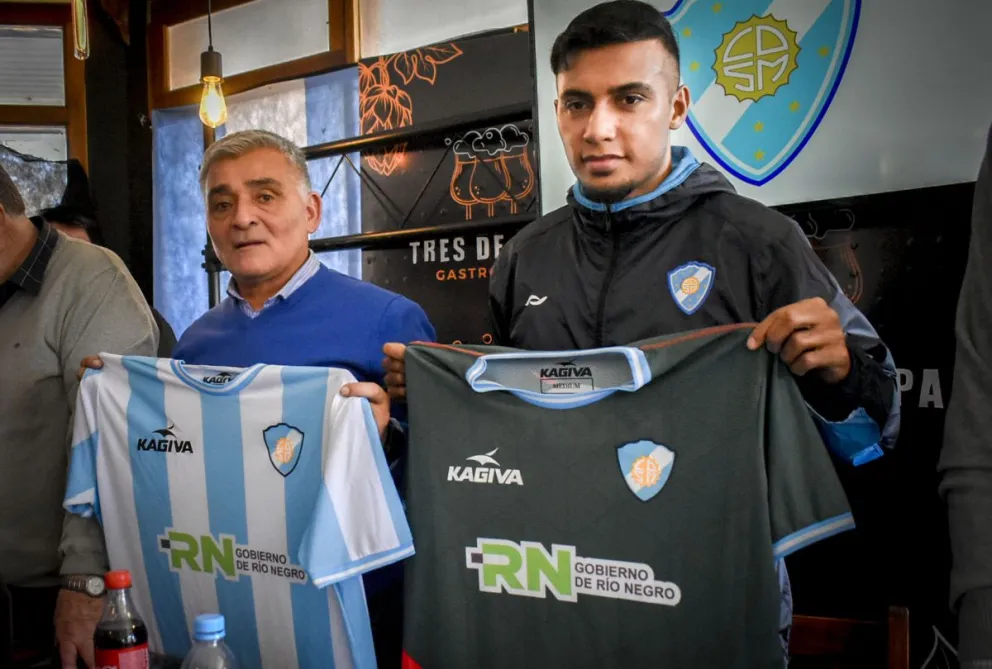 Jamal Bhuyan y su presentación: "para demostrar de qué está hecho, y su amor por Riquelme y Ortega"