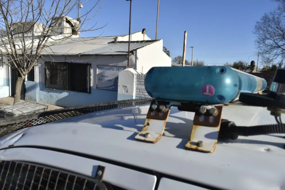 Menores de edad tiraron a una persona mayor de su bici para robársela: hicieron la denuncia y la recuperaron   