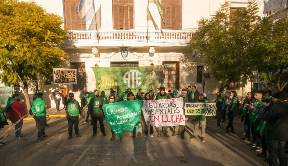 Los guardas ambientales vuelven al trabajo luego de conseguir que los escuchen