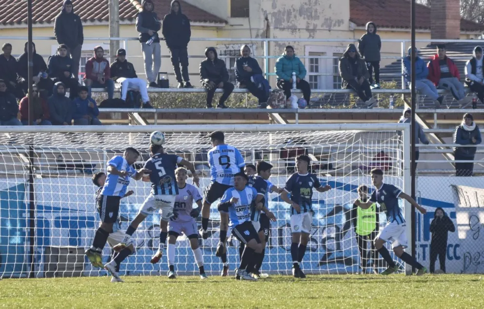 Como local, Sol de Mayo venció a Almirante Brown y sumó tres puntos en su primera presentación
