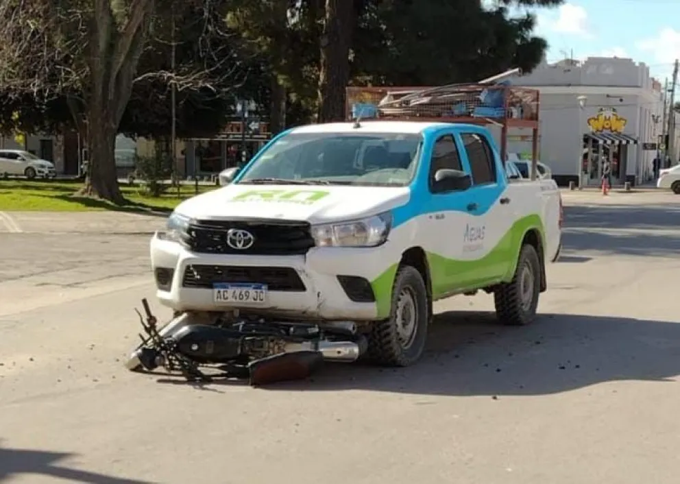 Una camioneta de ARSA atropelló a un delivery