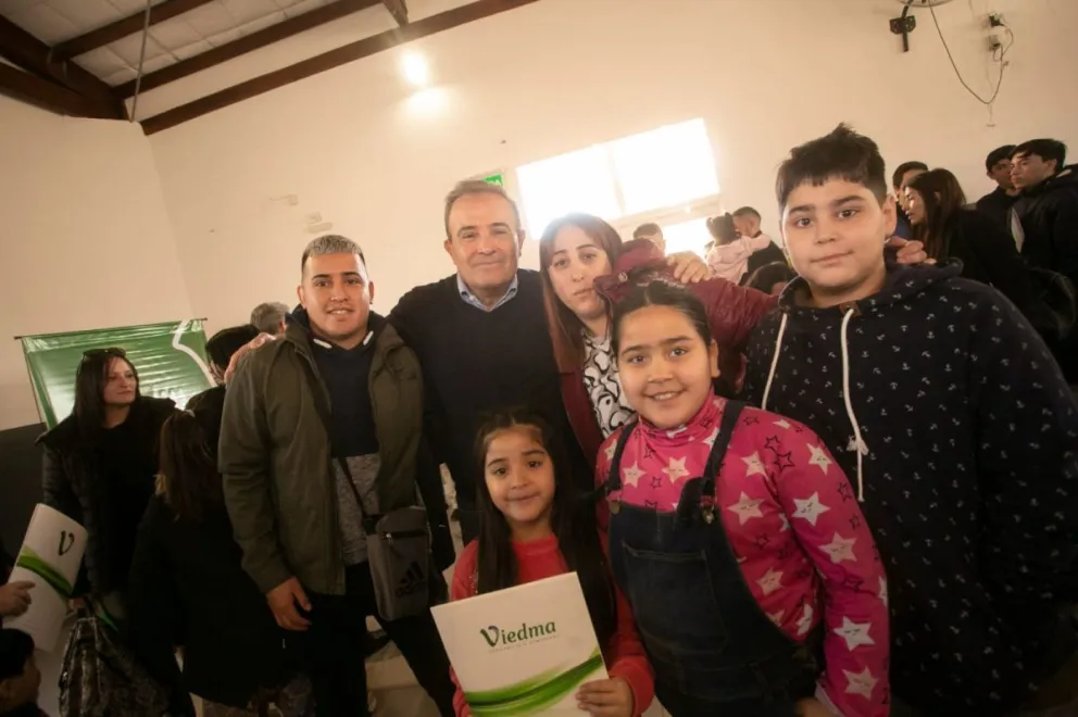 La Municipalidad entregó más de 20 lotes a familias viedmenses, gracias al programa EMPEZAR