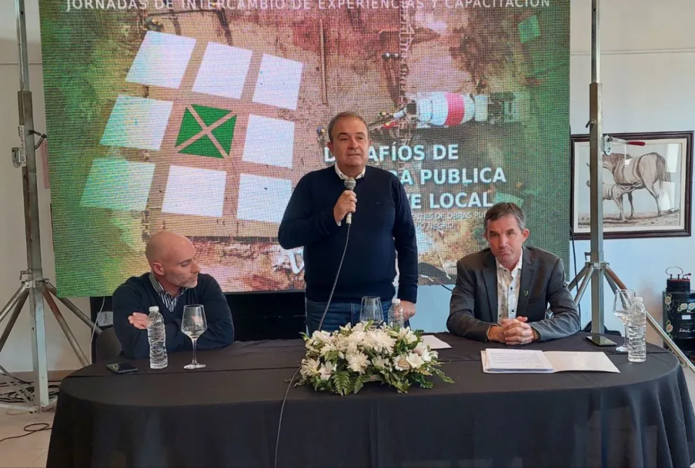 Pesatti, sin nombrarlo, cuestionó los postulados de Milei y defendió la obra pública 
