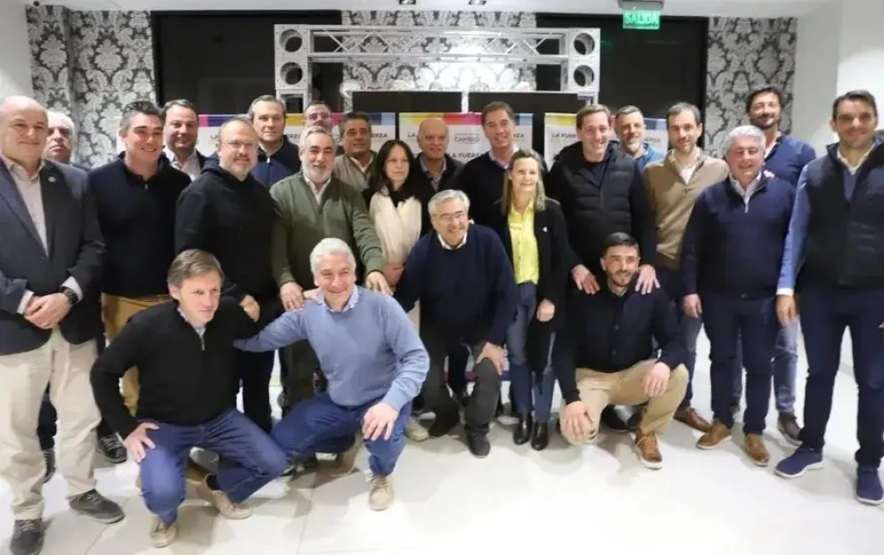 Zara formó parte del grupo de intendentes de JxC que pidió un fondo extraordinario para pagar el bono impuesto por Massa