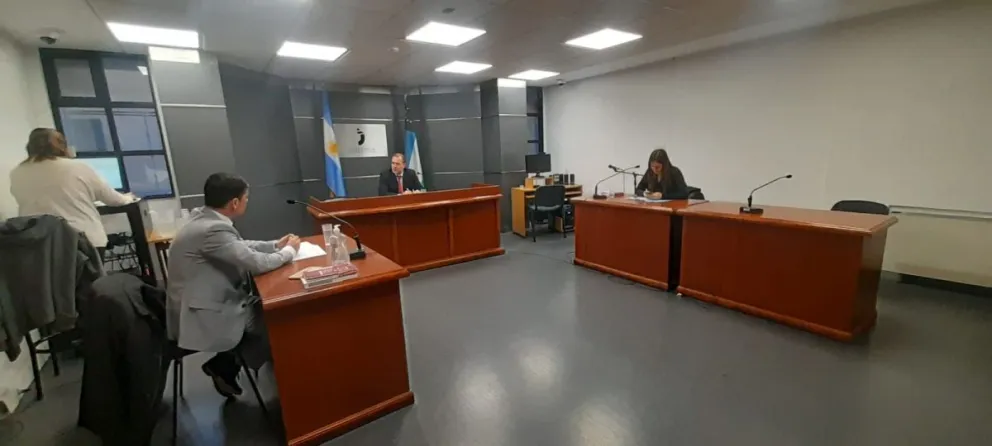 Hizo exhibiciones obscenas, se le allanó la casa y ahora desapareció "como un fantasma"