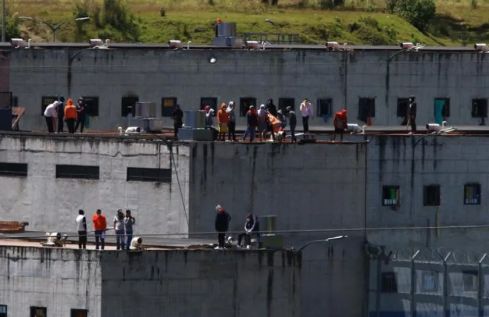 Motín en una cárcel de Ecuador: más de 50 policías y guardias son retenidos por presos