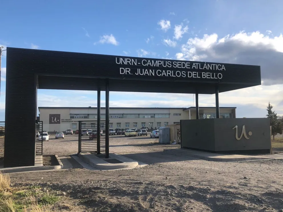 Se embelleció la entrada del campus de la Universidad de Río Negro, con una ambiciosa inversión