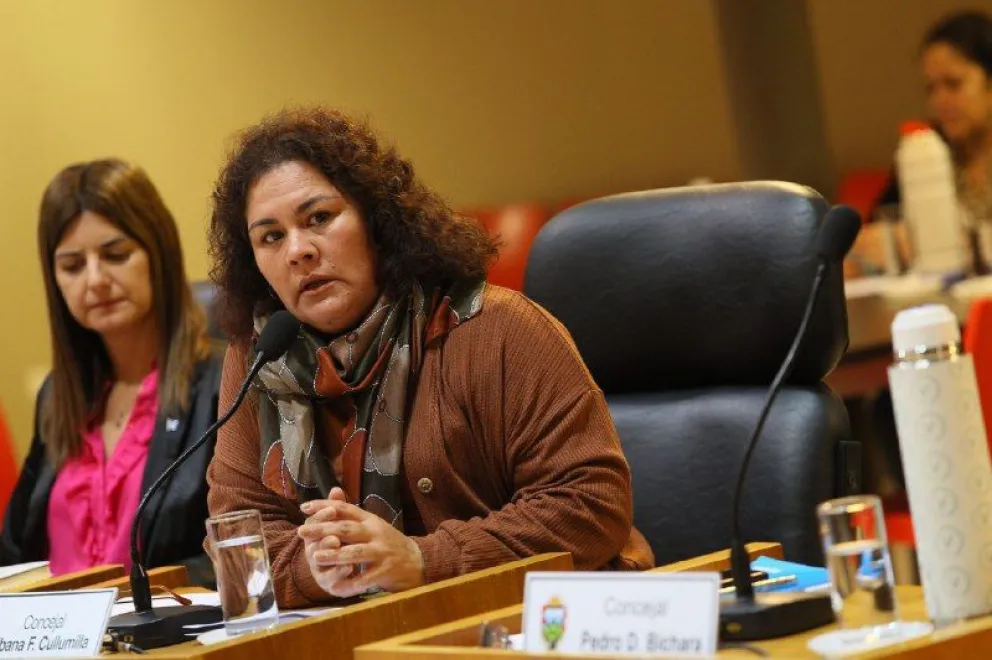 Para Cullumilla la concejala Scavo “dice una cosa y al otro día dice otra”
