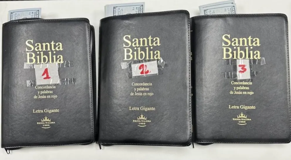 Perros de la Aduana interceptaron un insólito paquete: intentaban pasar 17.000 dólares ocultos en biblias