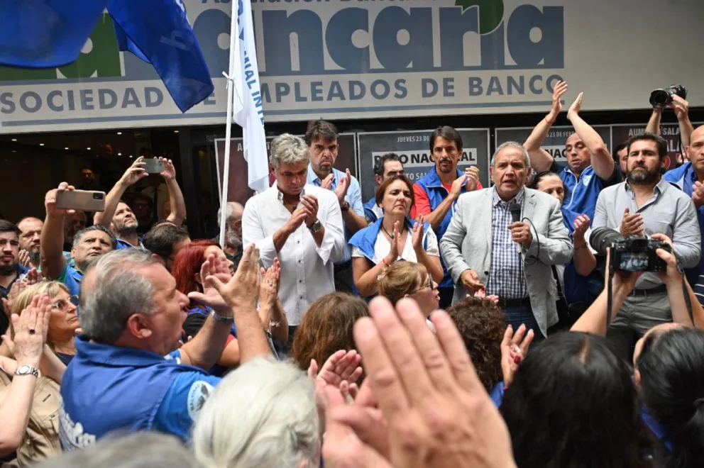 Acuerdo en paritarias de los bancarios: a cuánto llegará el salario básico
