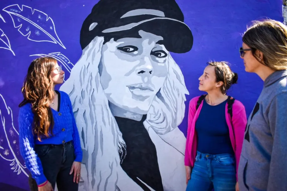 Descubrieron el mural de Agostina Jalabert en un clima de mucha emoción