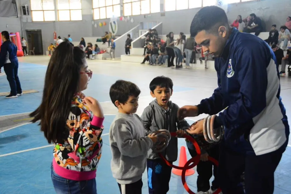 Mutual Policial y comercios dieron vuelta la provincia festejando el Día de las Infancias