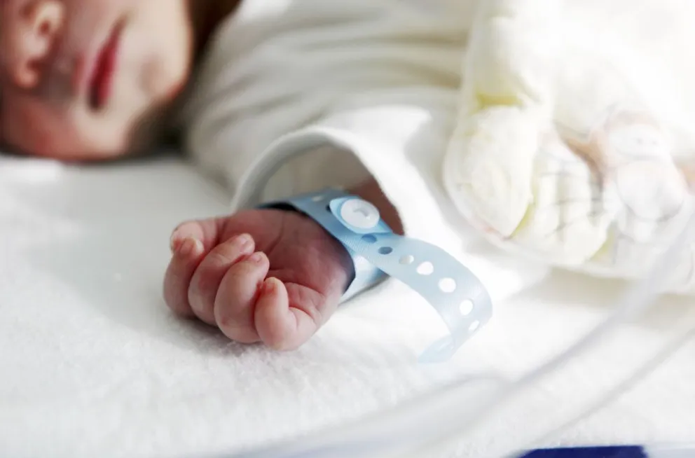 Imputan a un padre por el maltrato contra un bebé de dos meses: el niño podría quedar con secuelas