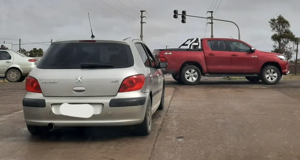 Se descompusieron los semáforos de un peligroso cruce