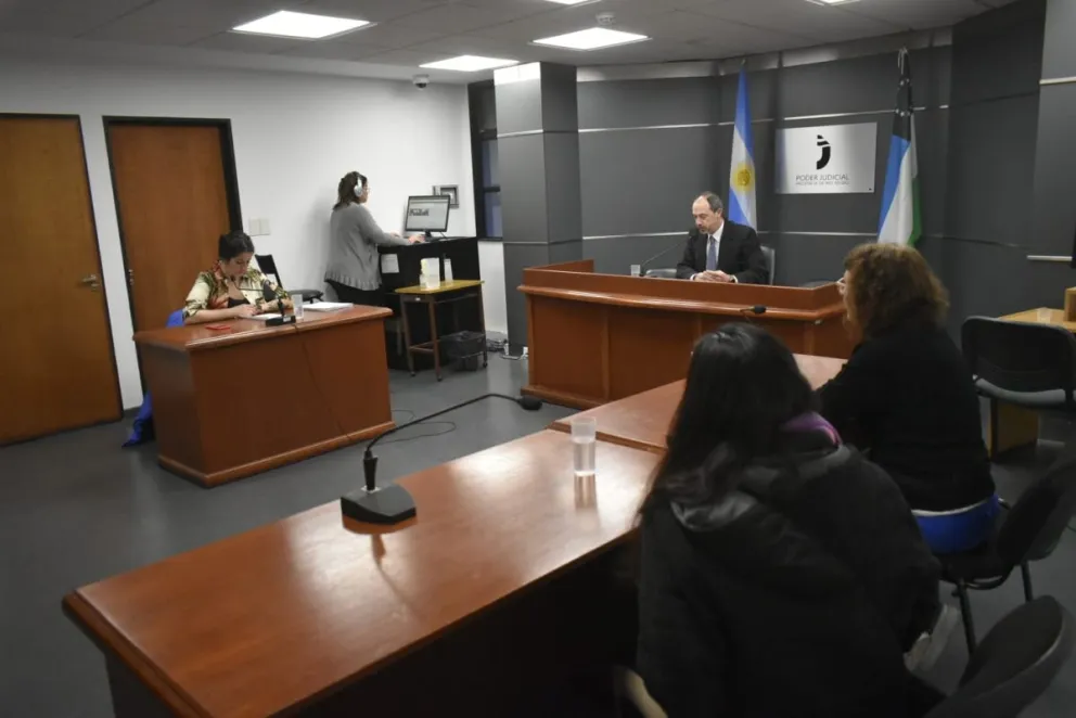 Imputaron a una joven por poseer un celular que fue robado a mano armada