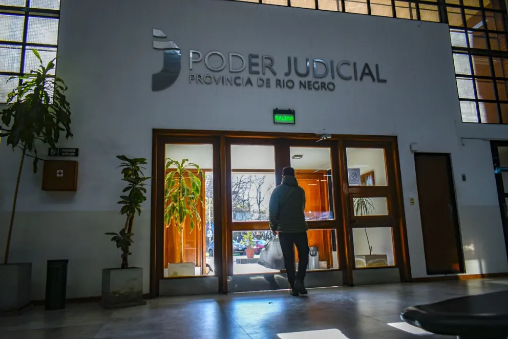 Una madre acudió a la Justicia por las situaciones de violencia entre su hijo y su novia: qué se resolvió