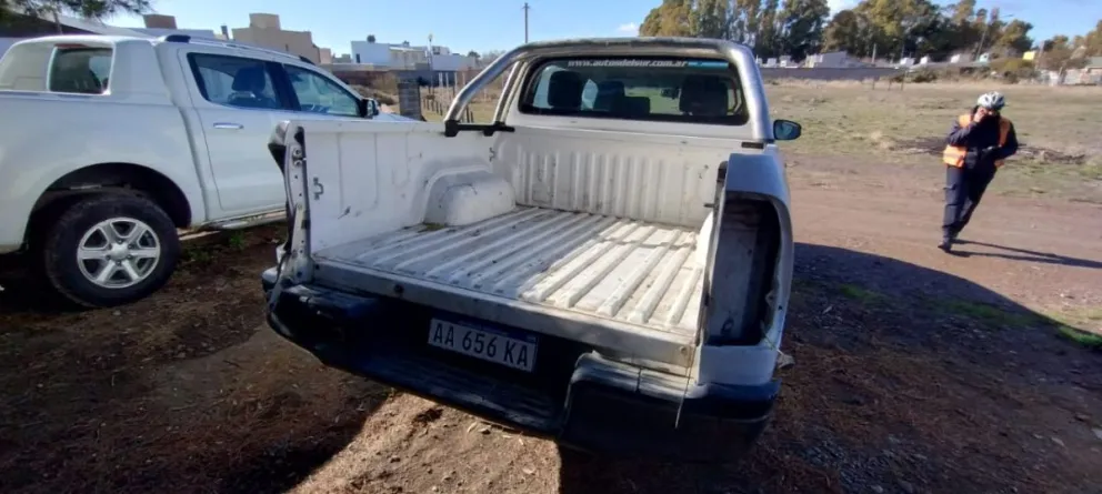 Robo en la Sociedad Rural de Viedma: delincuentes desmantelaron una camioneta 