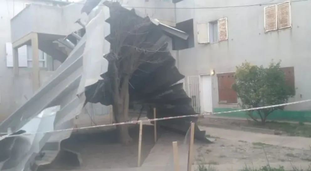 Los damnificados por la voladura de techos en el Inalauquen no recibieron la ayuda esperada