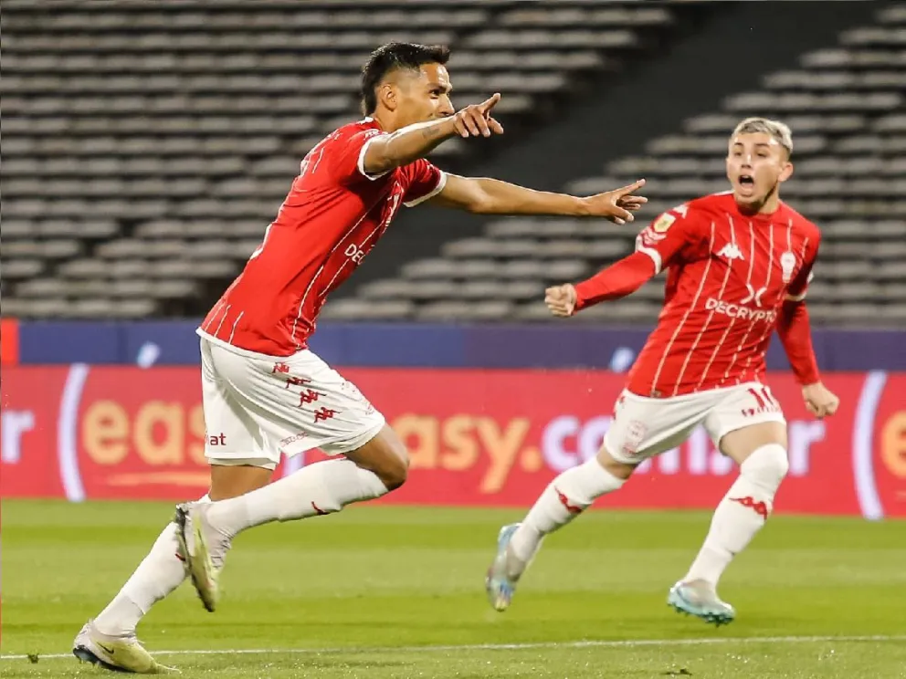 ¡Lluvia de goles! Huracán goleó a Racing y avanza en la Copa Argentina